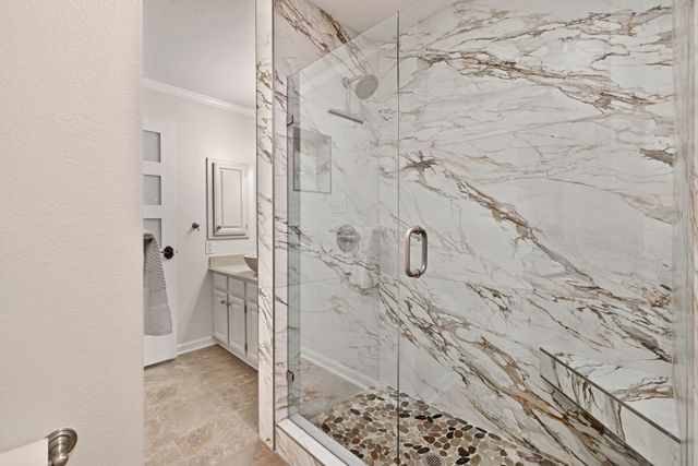 2000 Lavaca, Carrollton, TX 75010