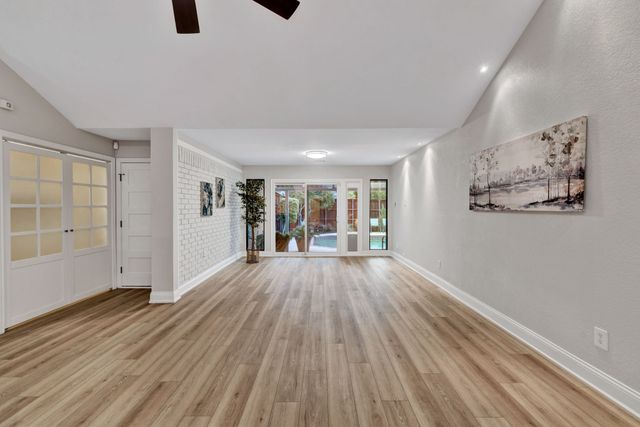 2000 Lavaca, Carrollton, TX 75010