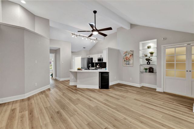 2000 Lavaca, Carrollton, TX 75010