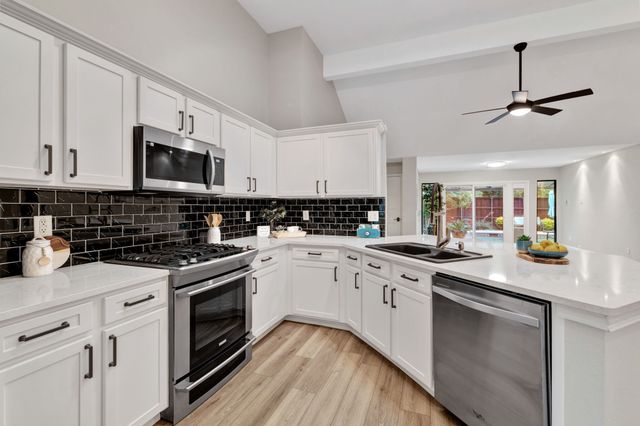 2000 Lavaca, Carrollton, TX 75010