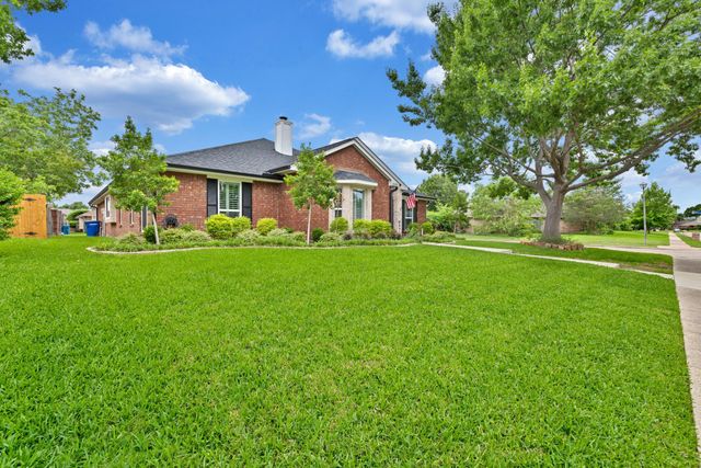 2000 Lavaca, Carrollton, TX 75010
