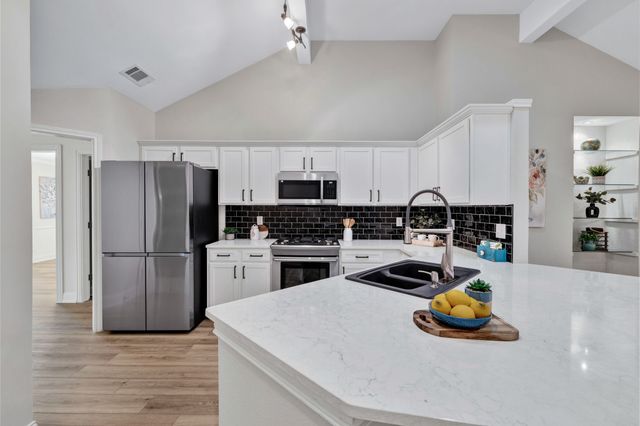 2000 Lavaca, Carrollton, TX 75010