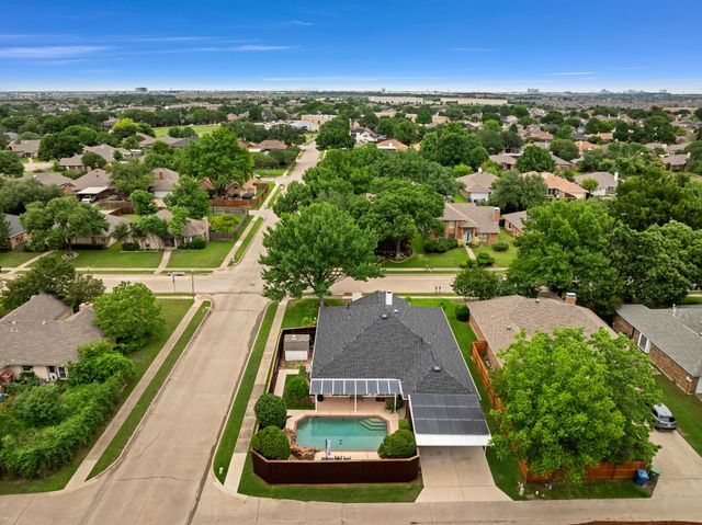 2000 Lavaca, Carrollton, TX 75010
