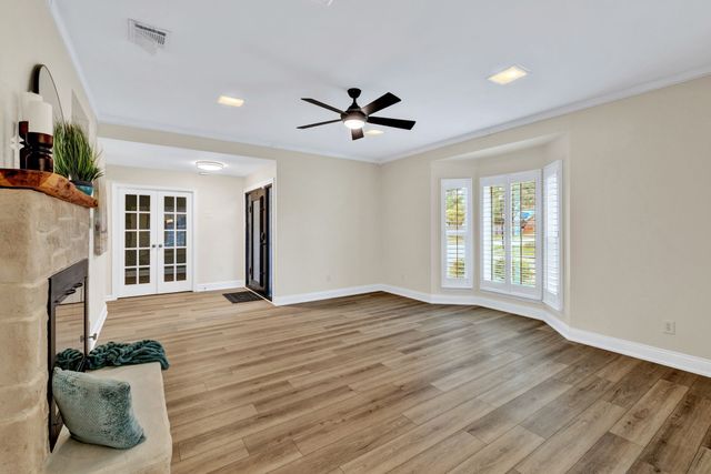 2000 Lavaca, Carrollton, TX 75010