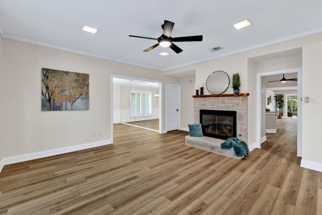 2000 Lavaca, Carrollton, TX 75010