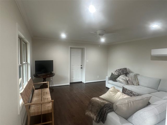 6908 Lavendale, Dallas, TX 75230