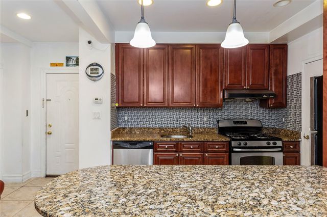 10716 37TH Avenue 3B, Corona, NY 11368