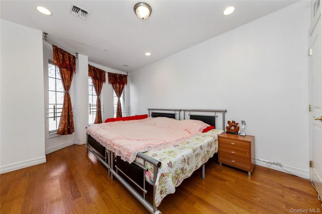 10716 37TH Avenue 3B, Corona, NY 11368