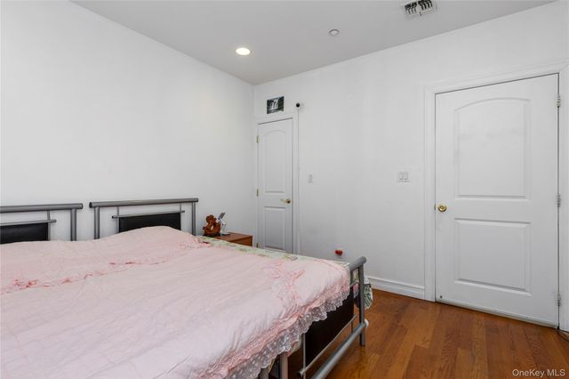 10716 37TH Avenue 3B, Corona, NY 11368