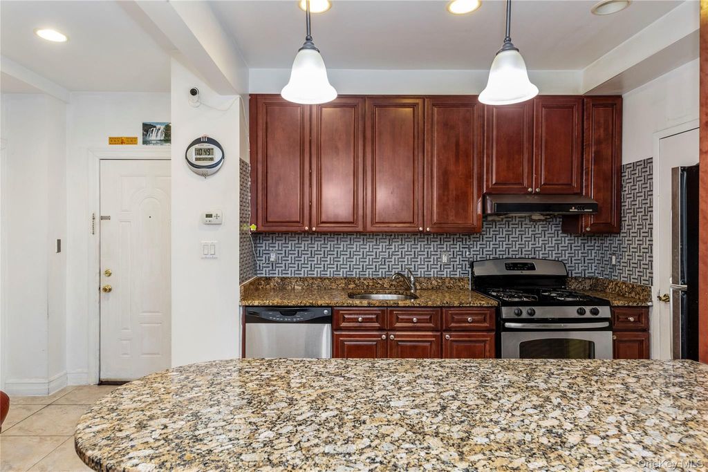10716 37TH Avenue 3B, Corona, NY 11368 — photo 2