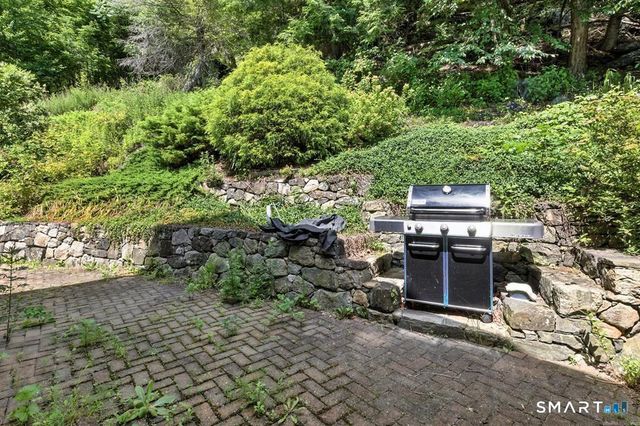 11 Squantz View Drive, New Fairfield, CT 06812