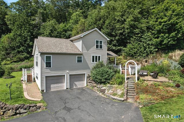 11 Squantz View Drive, New Fairfield, CT 06812