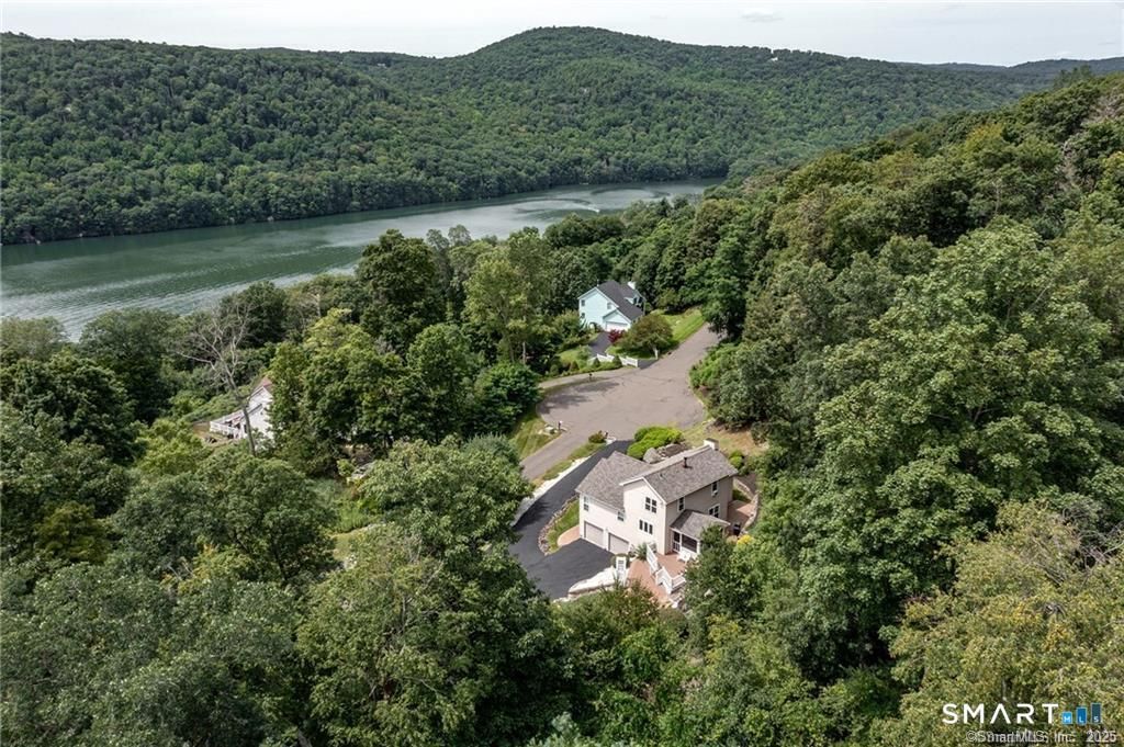 11 Squantz View Drive, New Fairfield, CT 06812