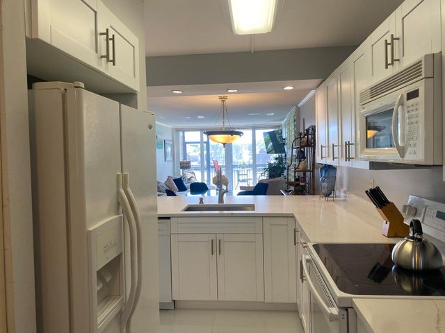 14 Royal Palm Way 106, Boca Raton, FL 33432