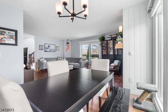 28 Trafalgar Ct, Washington Twp., NJ 07840