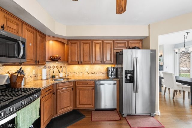 28 Trafalgar Ct, Washington Twp., NJ 07840