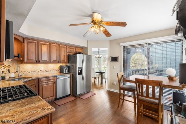 28 Trafalgar Ct, Washington Twp., NJ 07840