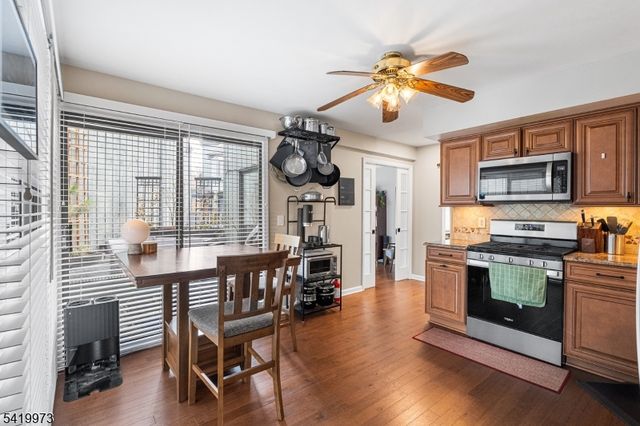 28 Trafalgar Ct, Washington Twp., NJ 07840