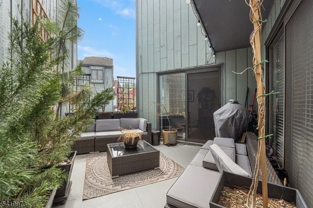 28 Trafalgar Ct, Washington Twp., NJ 07840