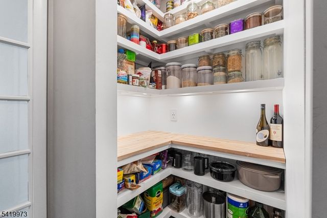 28 Trafalgar Ct, Washington Twp., NJ 07840