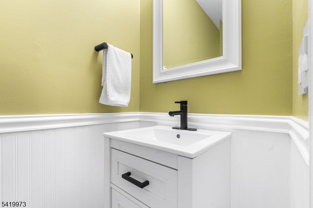 28 Trafalgar Ct, Washington Twp., NJ 07840