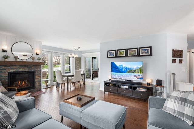 28 Trafalgar Ct, Washington Twp., NJ 07840