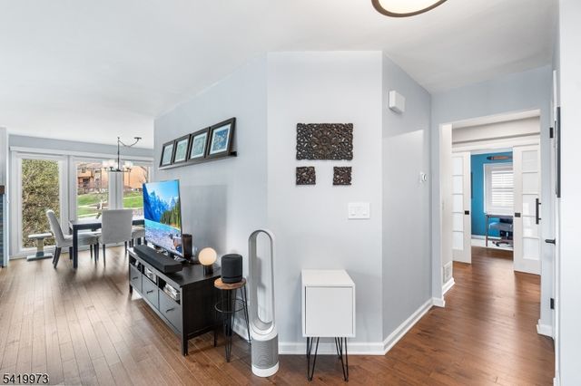 28 Trafalgar Ct, Washington Twp., NJ 07840