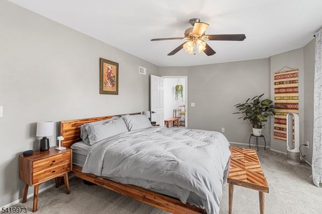 28 Trafalgar Ct, Washington Twp., NJ 07840