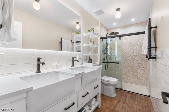 28 Trafalgar Ct, Washington Twp., NJ 07840