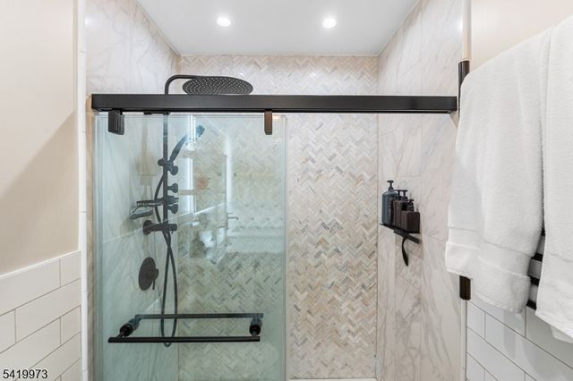 28 Trafalgar Ct, Washington Twp., NJ 07840