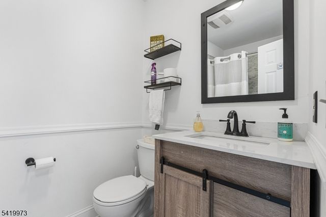 28 Trafalgar Ct, Washington Twp., NJ 07840