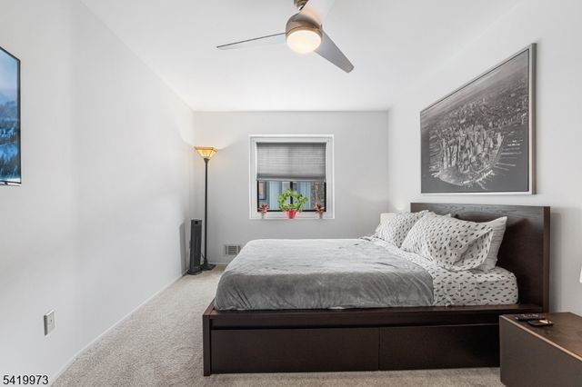 28 Trafalgar Ct, Washington Twp., NJ 07840