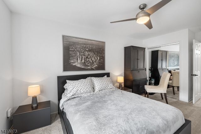 28 Trafalgar Ct, Washington Twp., NJ 07840