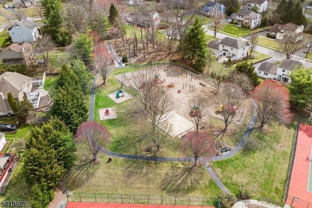 28 Trafalgar Ct, Washington Twp., NJ 07840