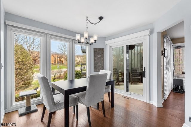 28 Trafalgar Ct, Washington Twp., NJ 07840