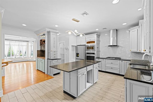 40 Oakdene Avenue B, Palisades Park, NJ 07650
