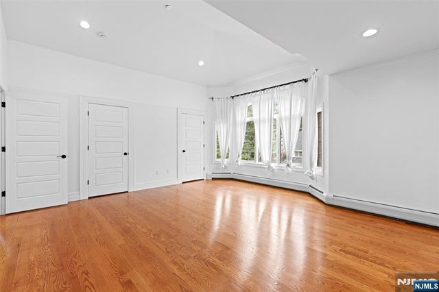 40 Oakdene Avenue B, Palisades Park, NJ 07650