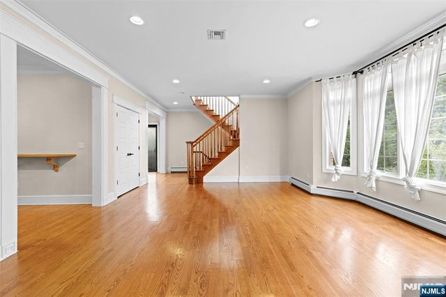 40 Oakdene Avenue B, Palisades Park, NJ 07650