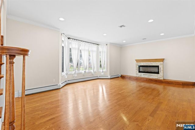 40 Oakdene Avenue B, Palisades Park, NJ 07650