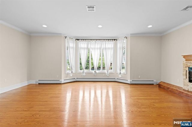 40 Oakdene Avenue B, Palisades Park, NJ 07650