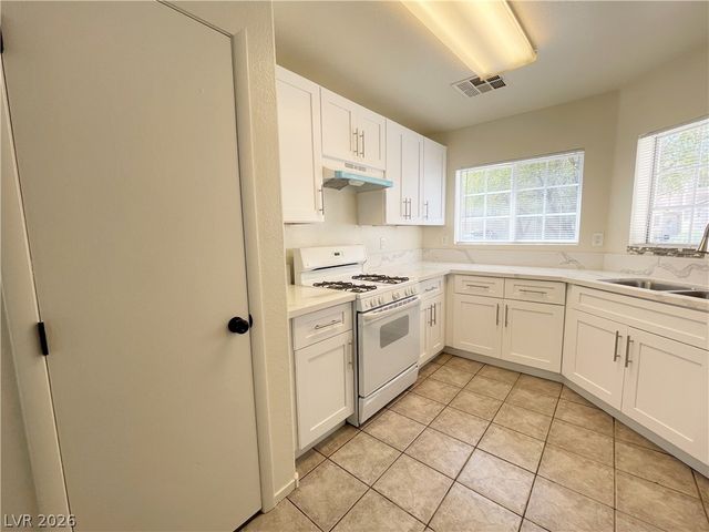 1018 Cliffbrook Hedge Avenue, North Las Vegas, NV 89081