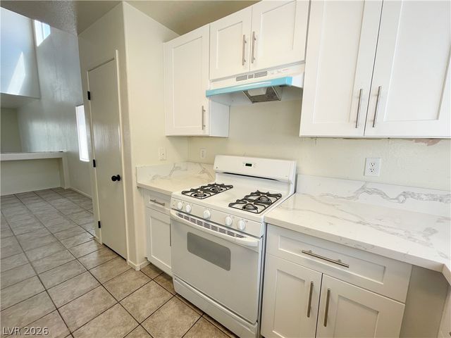 1018 Cliffbrook Hedge Avenue, North Las Vegas, NV 89081