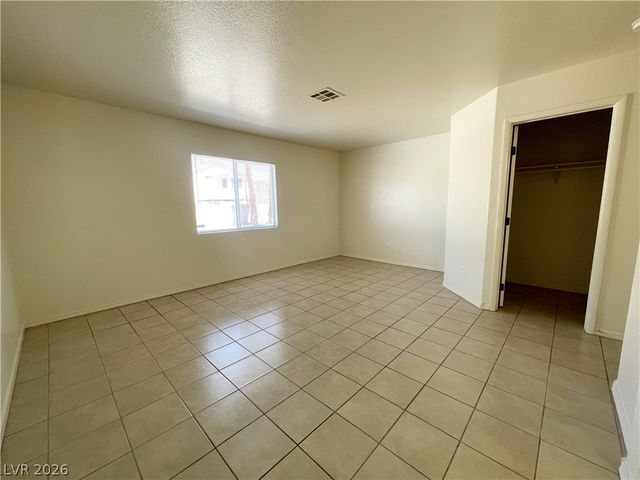 1018 Cliffbrook Hedge Avenue, North Las Vegas, NV 89081