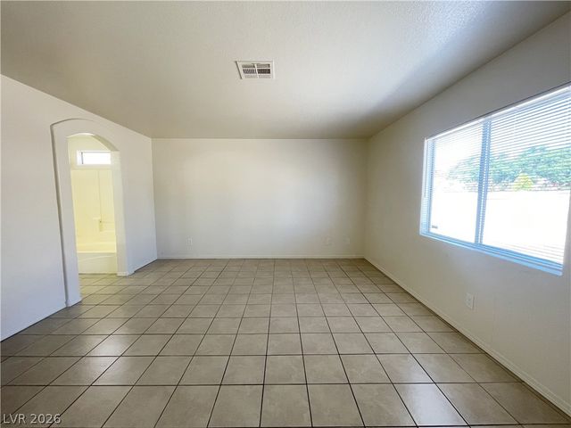 1018 Cliffbrook Hedge Avenue, North Las Vegas, NV 89081