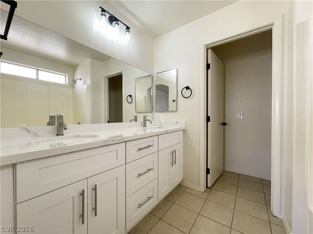 1018 Cliffbrook Hedge Avenue, North Las Vegas, NV 89081