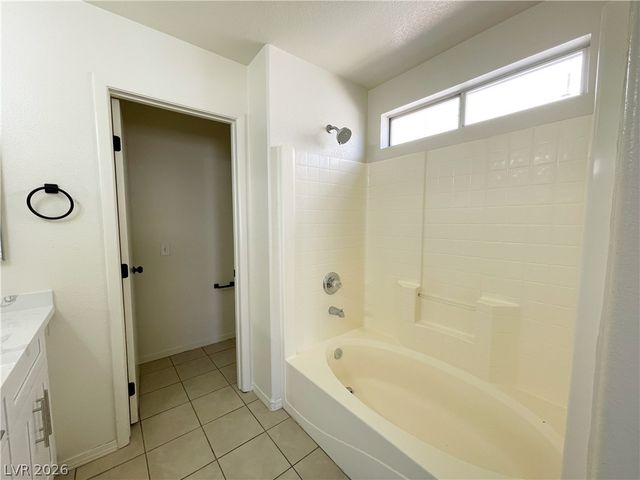 1018 Cliffbrook Hedge Avenue, North Las Vegas, NV 89081