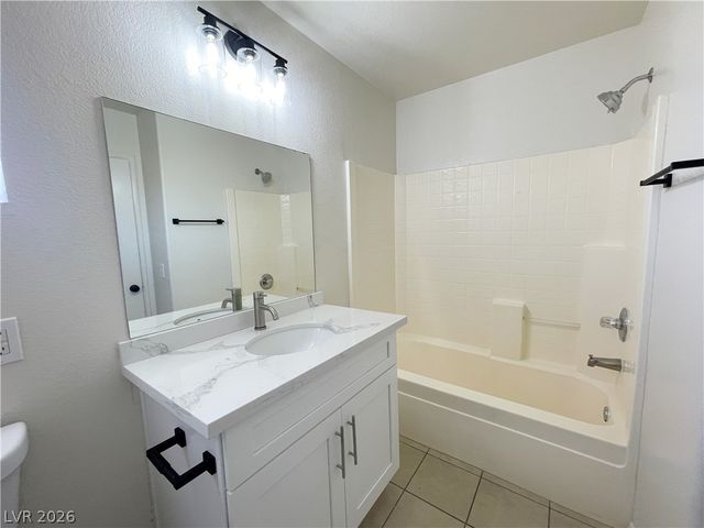 1018 Cliffbrook Hedge Avenue, North Las Vegas, NV 89081