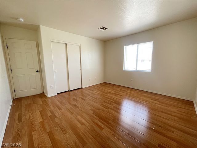 1018 Cliffbrook Hedge Avenue, North Las Vegas, NV 89081