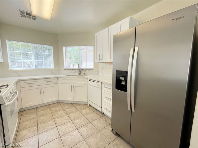 1018 Cliffbrook Hedge Avenue, North Las Vegas, NV 89081