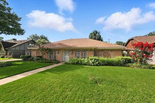 233 Hillview Drive, Hurst, TX 76054